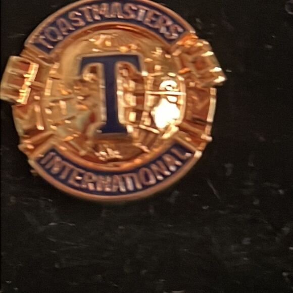 Vintage 1950s MCM Toastmaster International gold tone blue enamel lapel pin - Picture 2 of 12